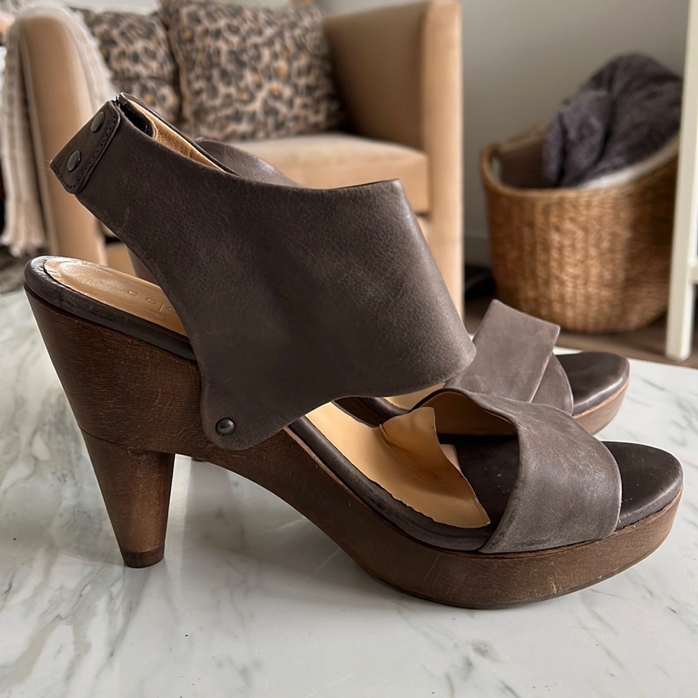 Coclico Limen Wood Heeled Shoe